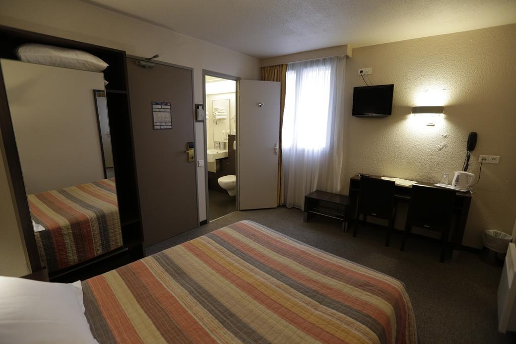 Hotel Au Petit Caporal Maisons-Alfort Pokoj fotografie